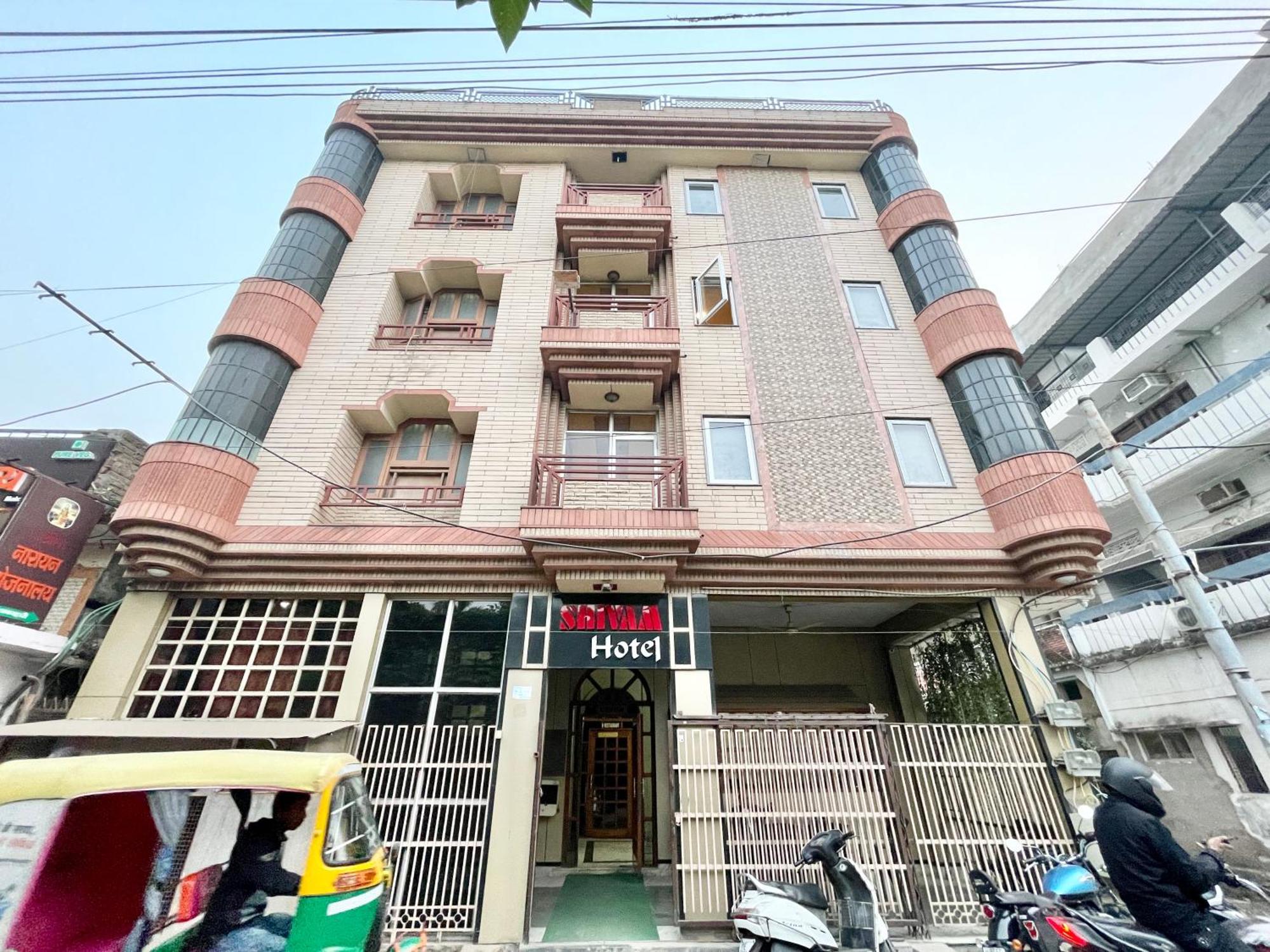 Hotel Shivam ! Varanasi होटल शिवम హోటల్ శివం ஹோட்டல் சிவம் Foreigner'S Choice ! Fully Air-Conditioned Hotel With Lift & Parking Availability, Near Kashi Vishwanath Temple, And Ganga Ghat, Best Hotel In Varanasi 3 — Photos 2