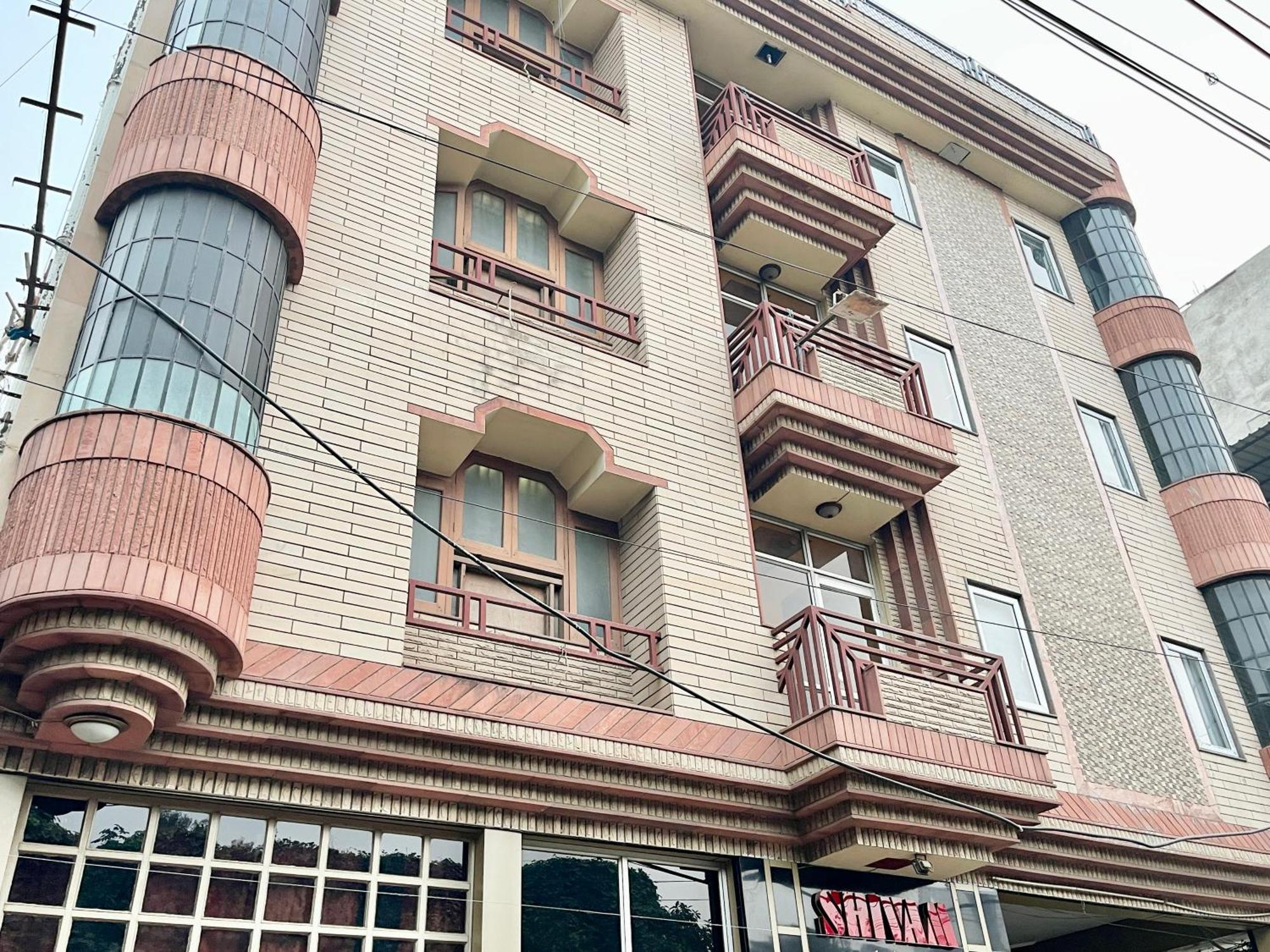 Hotel Shivam ! Varanasi होटल शिवम హోటల్ శివం ஹோட்டல் சிவம் Foreigner'S Choice ! Fully Air-Conditioned Hotel With Lift & Parking Availability, Near Kashi Vishwanath Temple, And Ganga Ghat, Best Hotel In Varanasi 3 — Photos 1